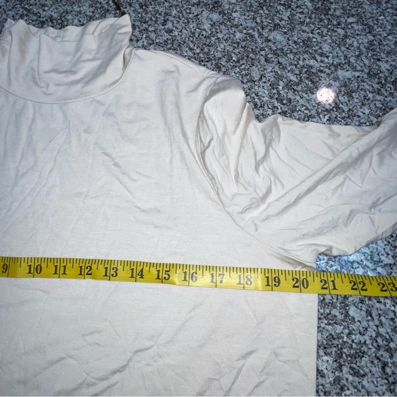 Chicoโs Felicia Mock Turtleneck Sz 2 Large cream bone Fall classic wardrobe - Picture 5 of 9